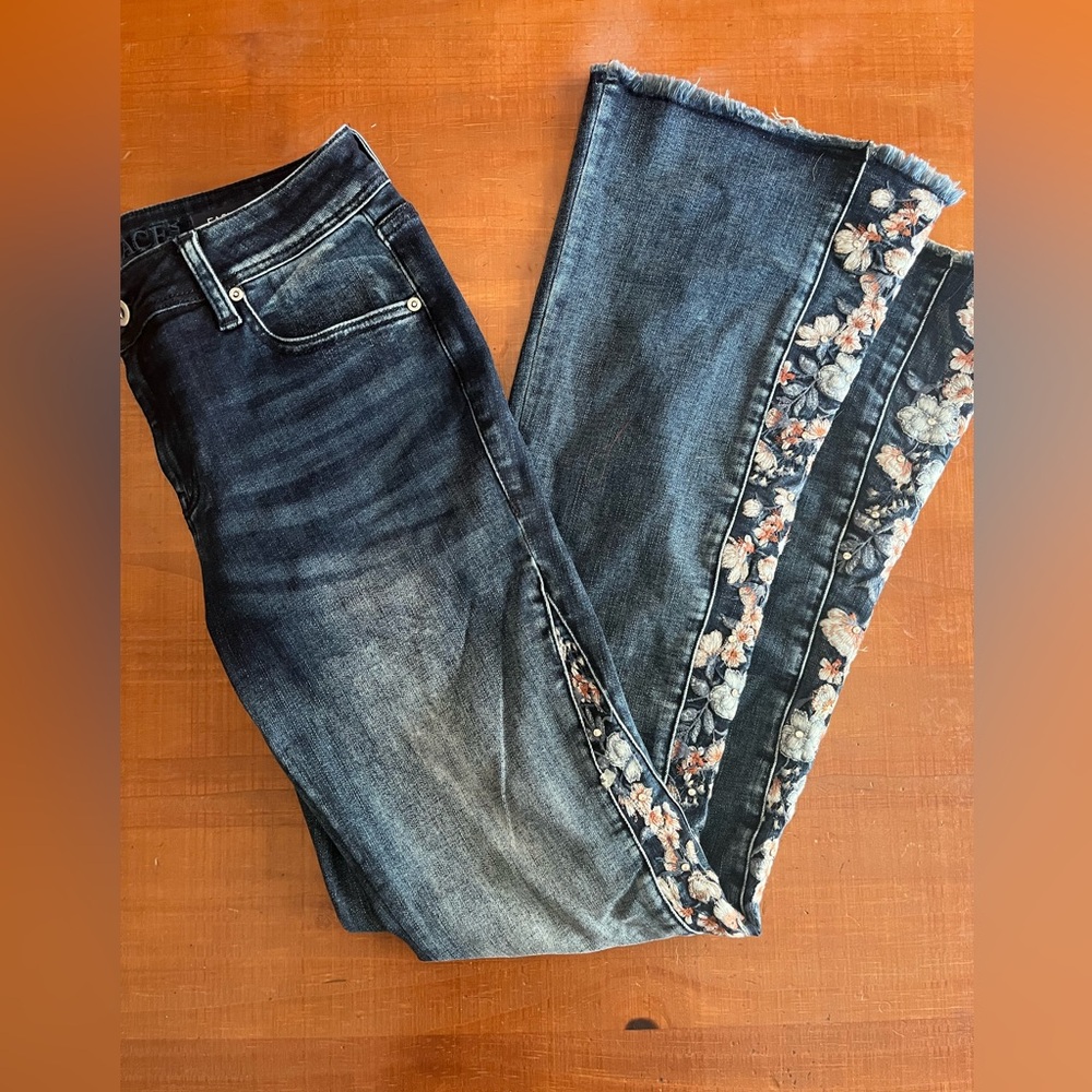 Grace in LA Floral Embroidered Jeans 27 x 32